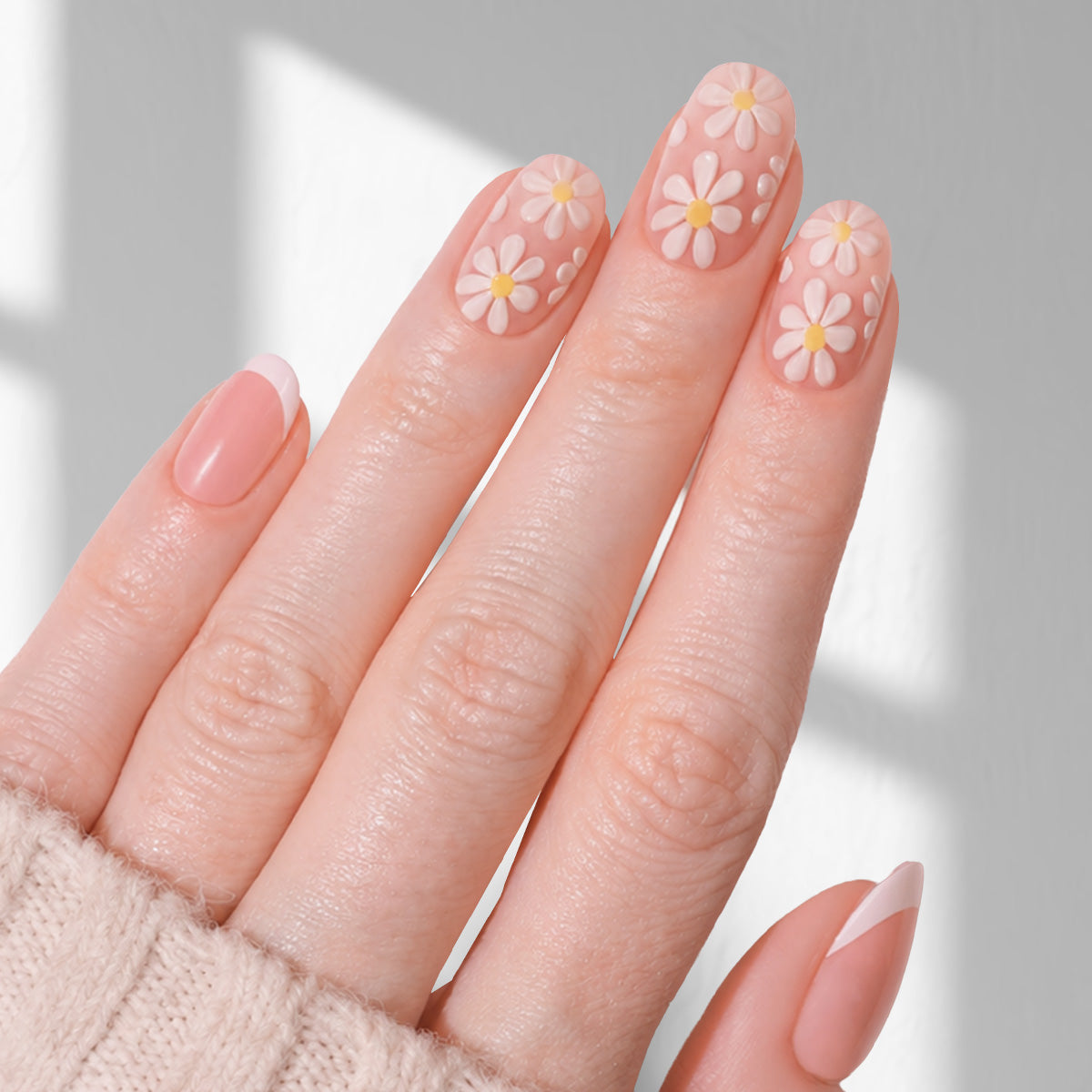 Daisy Daydream - Oval Sustainable Nails - Pre-Order