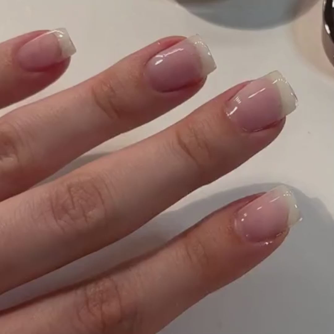 Mousse - Classic Colour Changing Nail Powder application