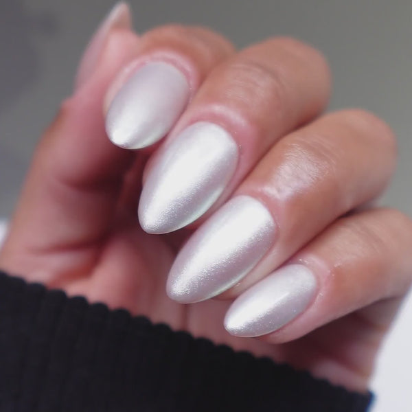 Marble nail powder — finished nails moving to show the finish