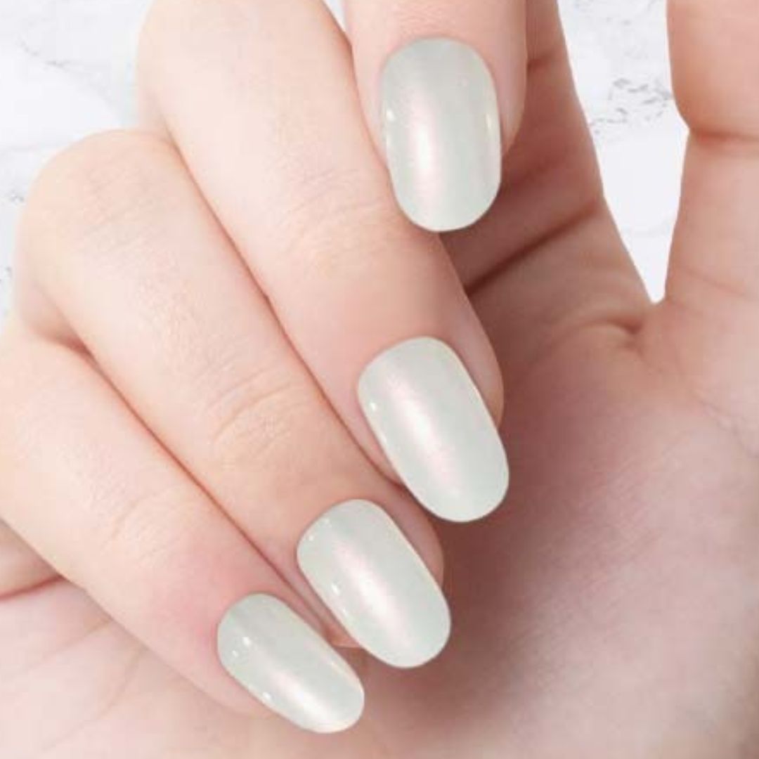 Alabaster Glazed - Oval Sustainable Nails studio product photo
